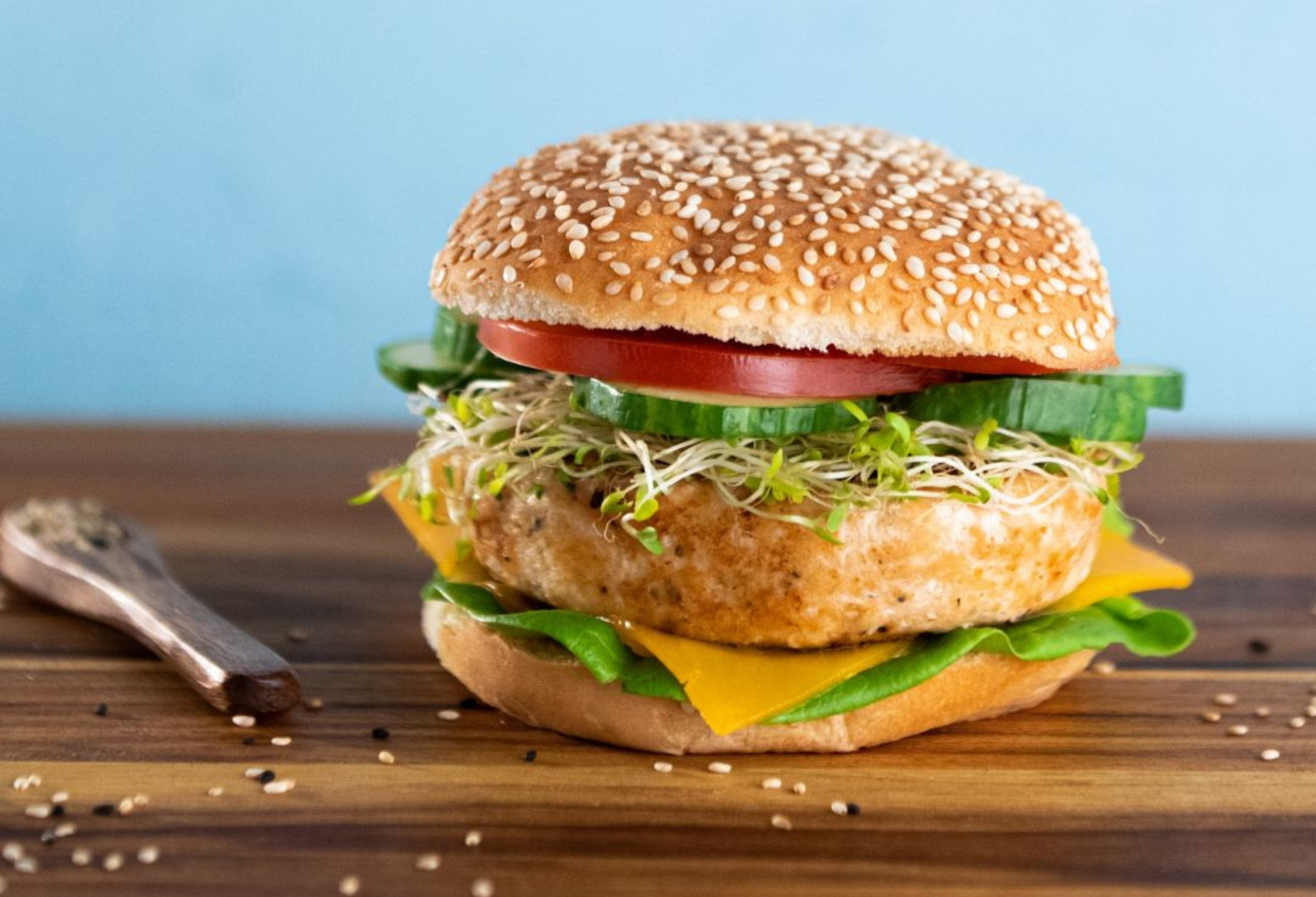 Crunchy cucumber salmon burger